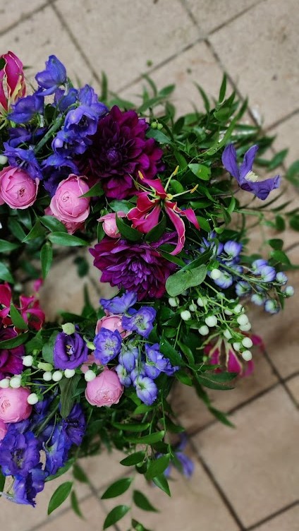 Funeral flowers from coffin sprays and sheaves to posies and bespoke ...