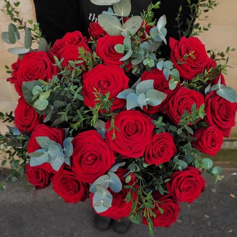 24 Red Naomi Roses